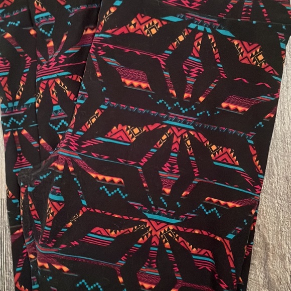LuLaRoe leggings black base with muted colored print - Picture 2 of 4